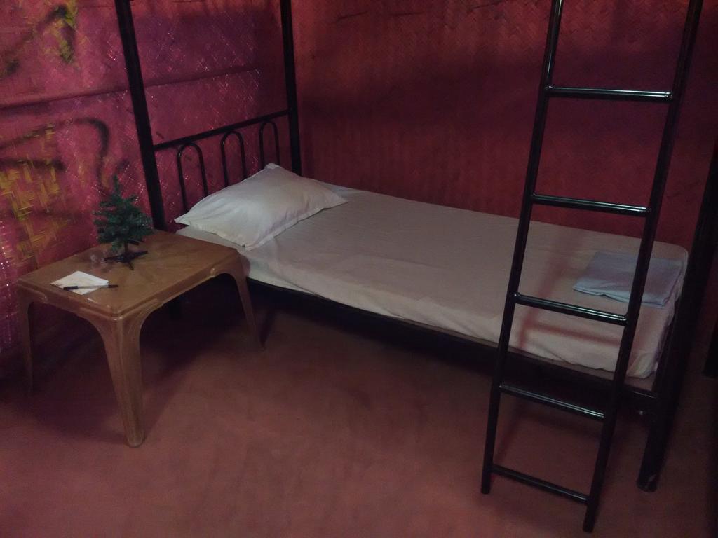 Bricks And Bamboo Hostel Anjuna Room photo