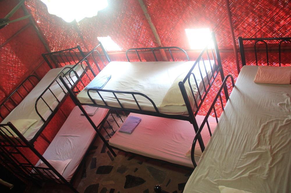 Bricks And Bamboo Hostel Anjuna Exterior photo