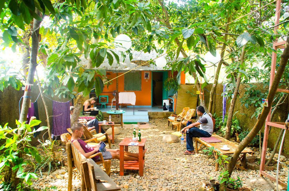 Bricks And Bamboo Hostel Anjuna Exterior photo