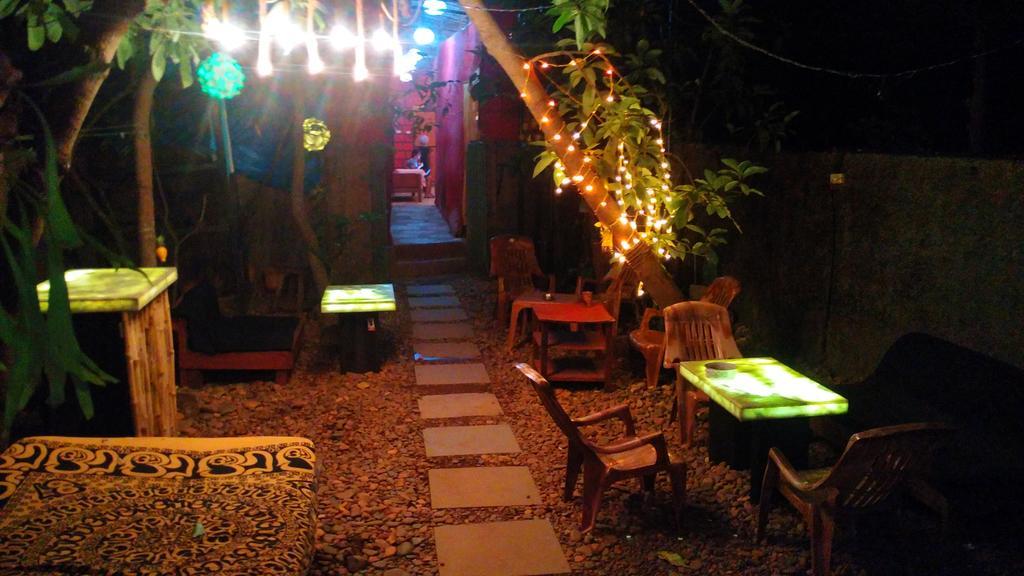 Bricks And Bamboo Hostel Anjuna Exterior photo
