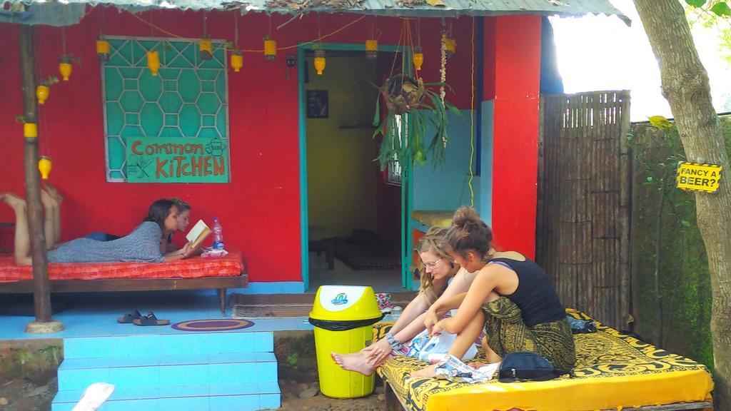 Bricks And Bamboo Hostel Anjuna Exterior photo