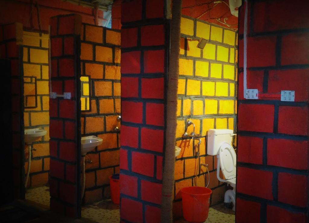 Bricks And Bamboo Hostel Anjuna Exterior photo