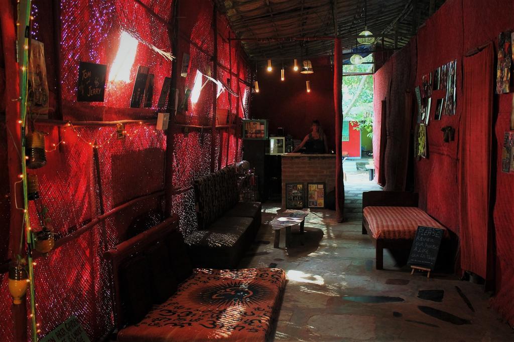 Bricks And Bamboo Hostel Anjuna Exterior photo