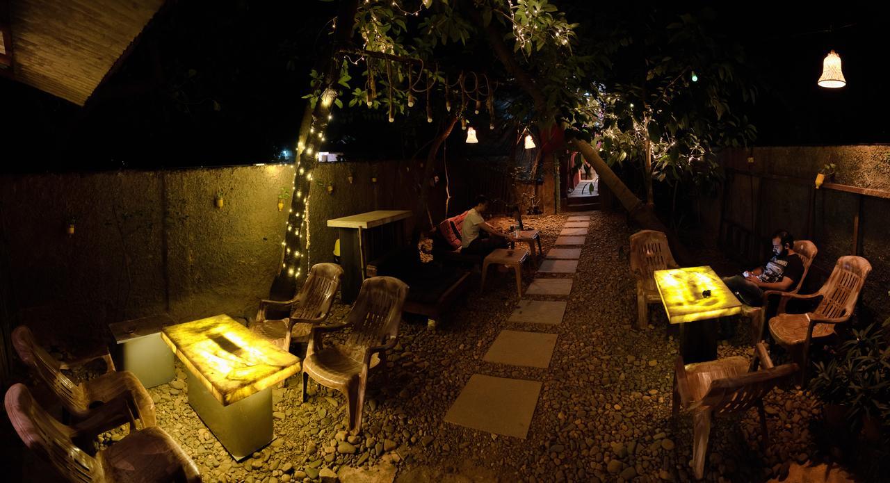 Bricks And Bamboo Hostel Anjuna Exterior photo