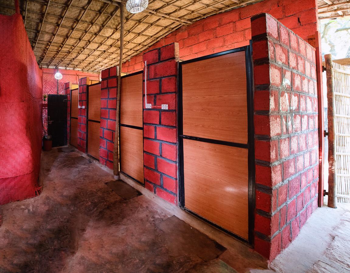 Bricks And Bamboo Hostel Anjuna Exterior photo