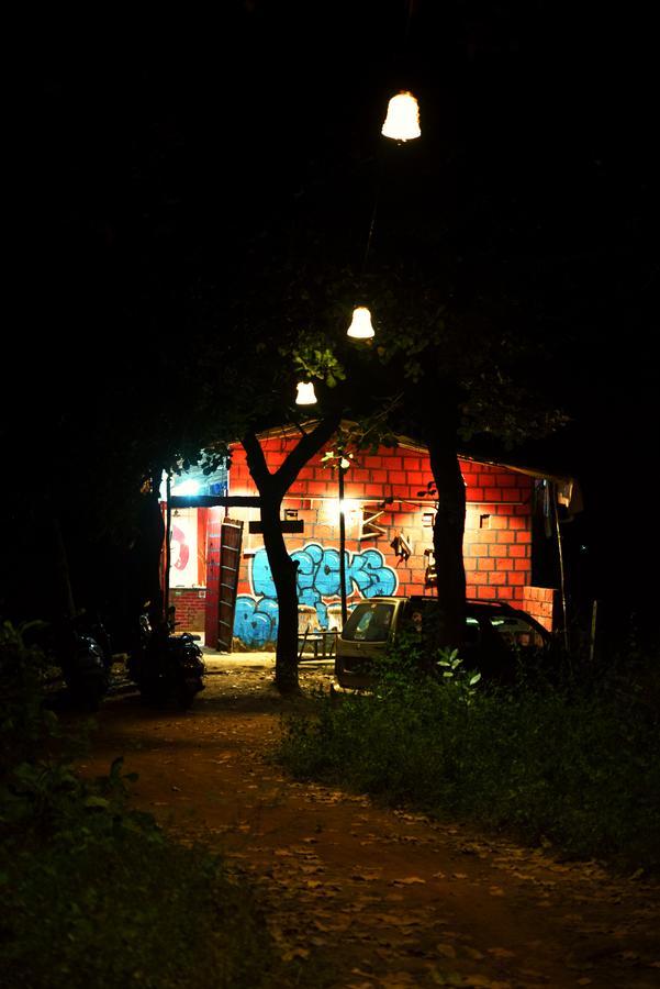 Bricks And Bamboo Hostel Anjuna Exterior photo
